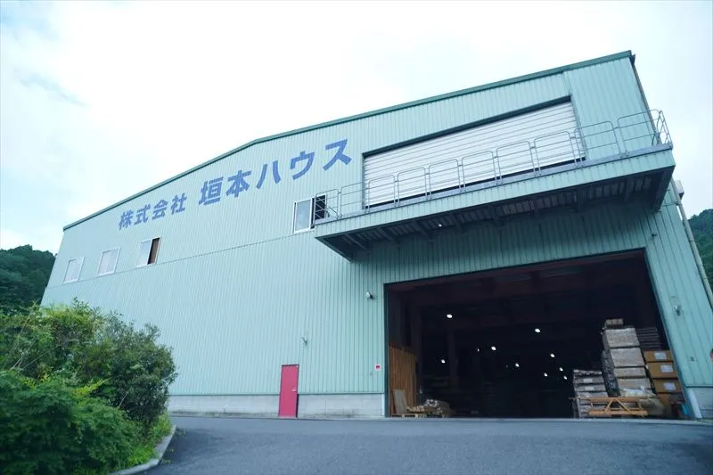 木製内装部材の営業スタッフ